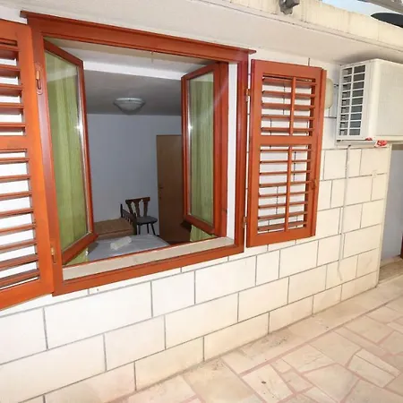 Guesthouse Sandra *